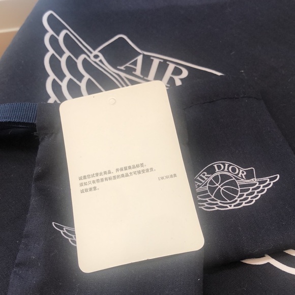 Nike Air Dior Low With OG Accessories - Picture 7 of 9